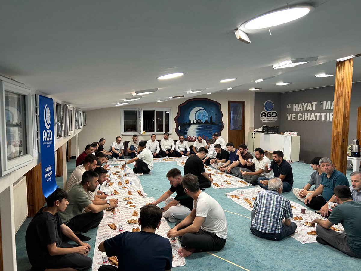 Geçmiş dönem gençlik teşkilatımızda görev yapan abilerimiz, kardeşlerimiz ile buluştuk. Görevini devreden Muhammed Yıldırım başkanımıza plaket takdimi yapıldı. Yeni görevinde kendisini başarılar diliyoruz. Gençlik teşkilatımıza sundukları için teşekkür ederiz.