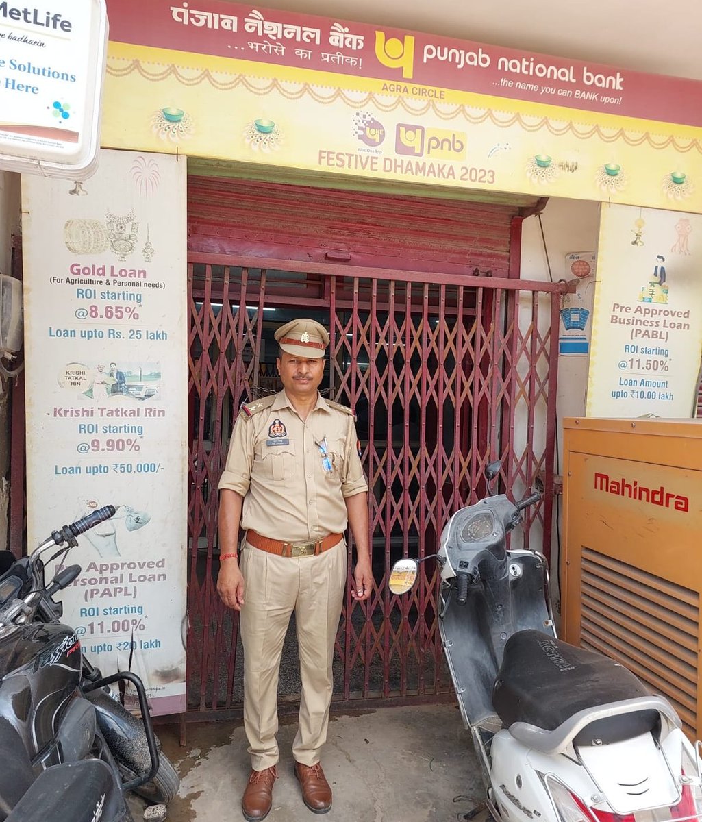 DCPWestAgra's tweet photo. #PoliceCommissionerateAgra
▶️#थाना_मलपुरा पुलिस टीम द्वारा थाना क्षेत्रान्तर्गत व्यवसायिक प्रतिष्ठानों/बैंकों/एटीमाें की जा रही हैं, सघन चेैकिंग।
▶️बैंक/एटीएम के आस-पास खड़े/घूम रहे संदिग्ध व्यक्तियों/वाहनों पर रखी जा रही है नजर।
#BankChecking https://t.co/voCsrux4Bi