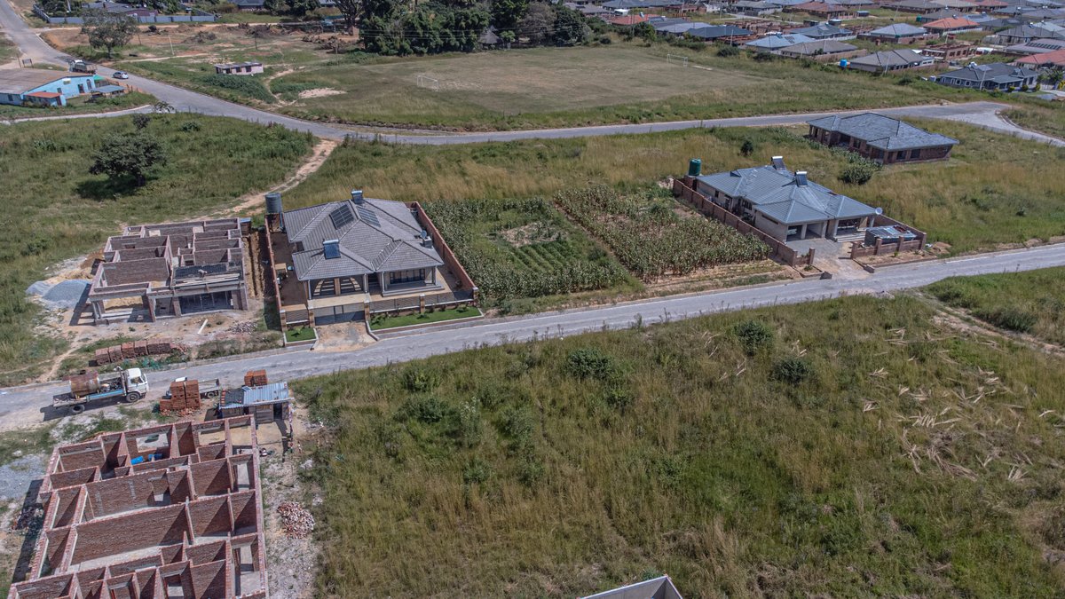 Erasmuspark2023's tweet photo. Build your future on this solid foundation. Secure your piece of paradise.
#stand #construction #buildingdreams #erasmuspark https://t.co/dnUcV7vzJ9