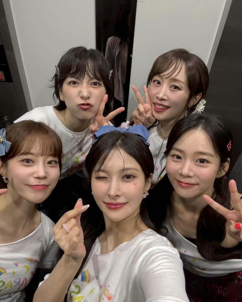 kkkkee0912's tweet photo. love u forever💗
@gyuri88 @kkangjji_0 @_911007 @fateflysy @youngjijjang2ya ❤️‍🔥❤️‍🔥❤️‍🔥❤️‍🔥❤️‍🔥❤️‍🔥 https://t.co/oZzOuBuueg