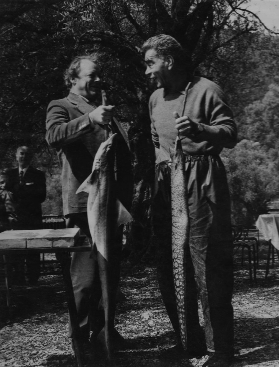 MuzejYU's tweet image. Kancelar SR Nemačke Vili Brant i Veljko Vlahović su u proleće 1973. godine pecali u Bokokotorskom zalivu. Fotografiju možete videti na aktuelnoj izložbi „Veljko Vlahović – glas slobodne Jugoslavije“.
Autorsko vođenje kroz izložbu - subota 12. jul 13 časova.
Ulaz je slobodan!