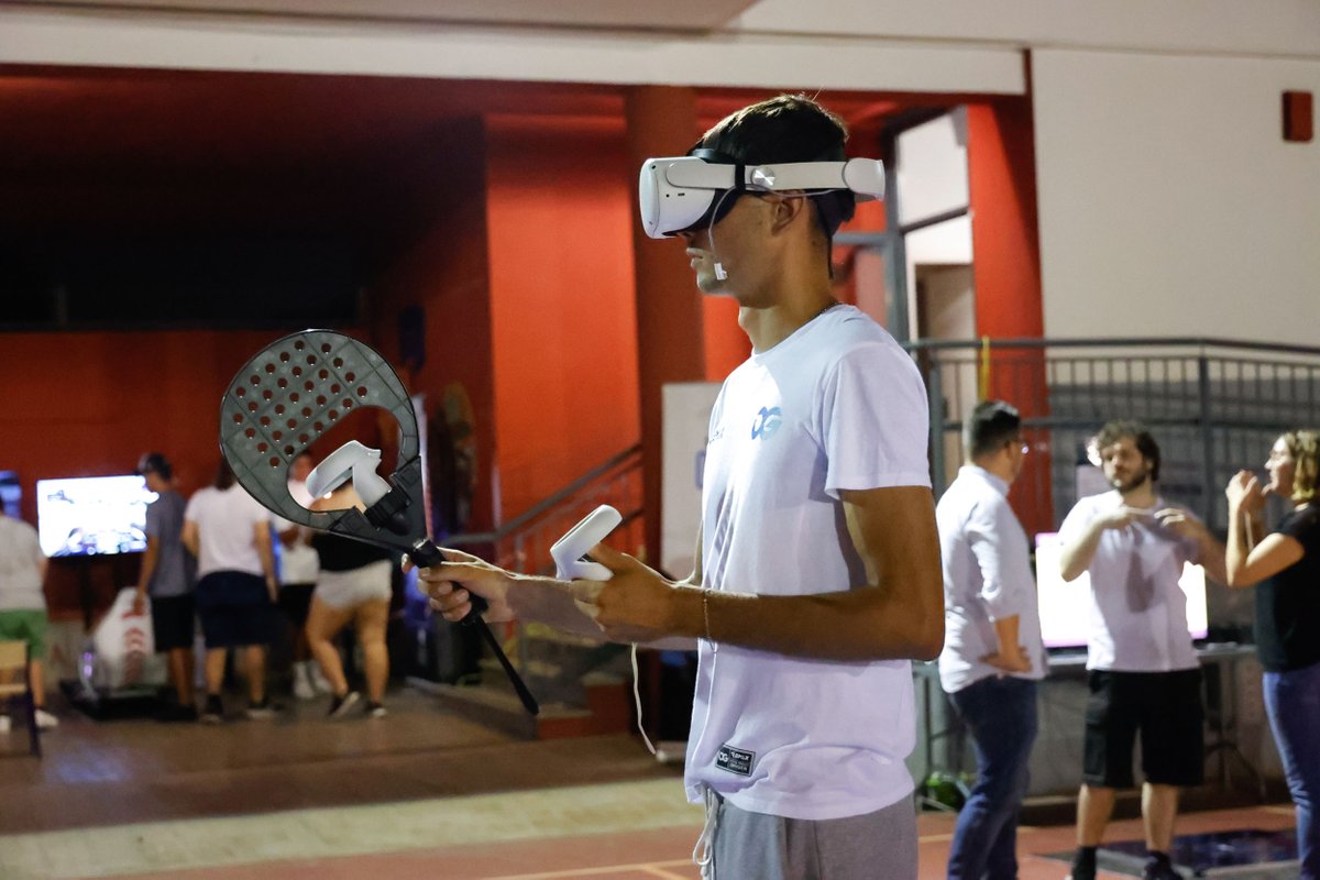 ✨El MislataJove 22.02 va tancar amb una nit al pati del CEIP Amadeo Tortajada, plena d’esport, videojocs i tecnologia

🕹️Vol virtual, dancing pads, realitat virtual…
🏐Volleyball, badminton, mini-golf i més!
🗯️Espais per socialitzar, descobrir amistats i gaudir d’un oci segur