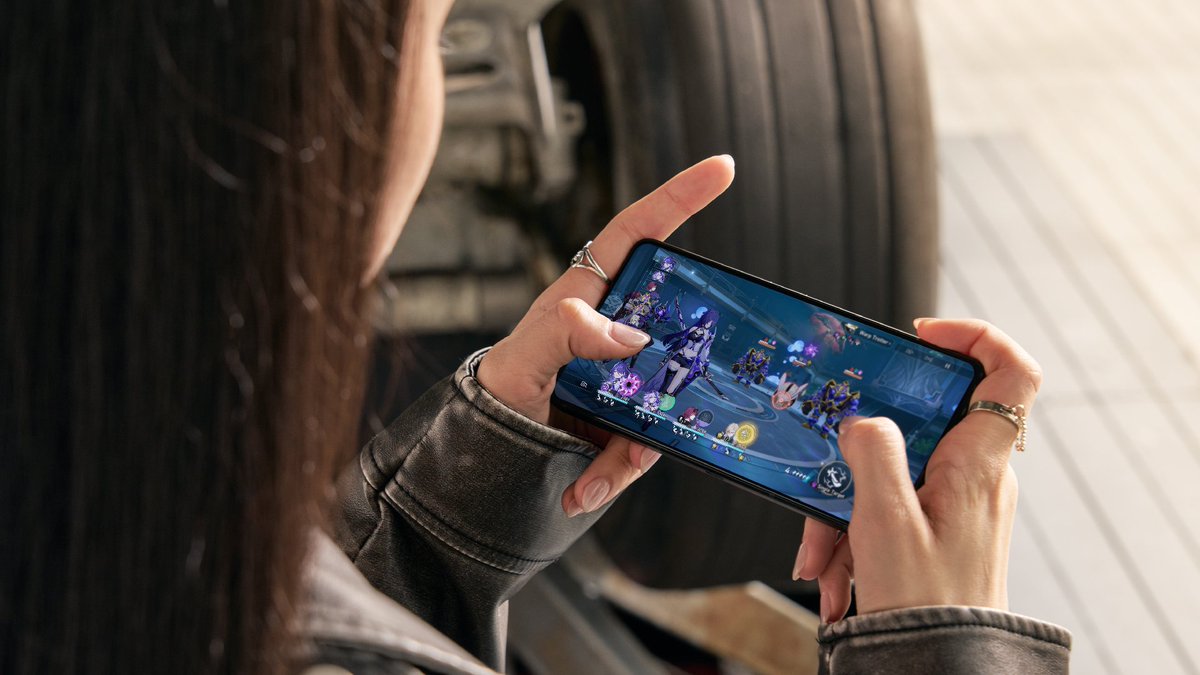 ASUS_ROG's tweet image. AirTrigger with ROG Phone 9!
Experience unparalleled command over your games with the acclaimed AirTrigger controls, putting a console-like gaming experience right at your fingertips.