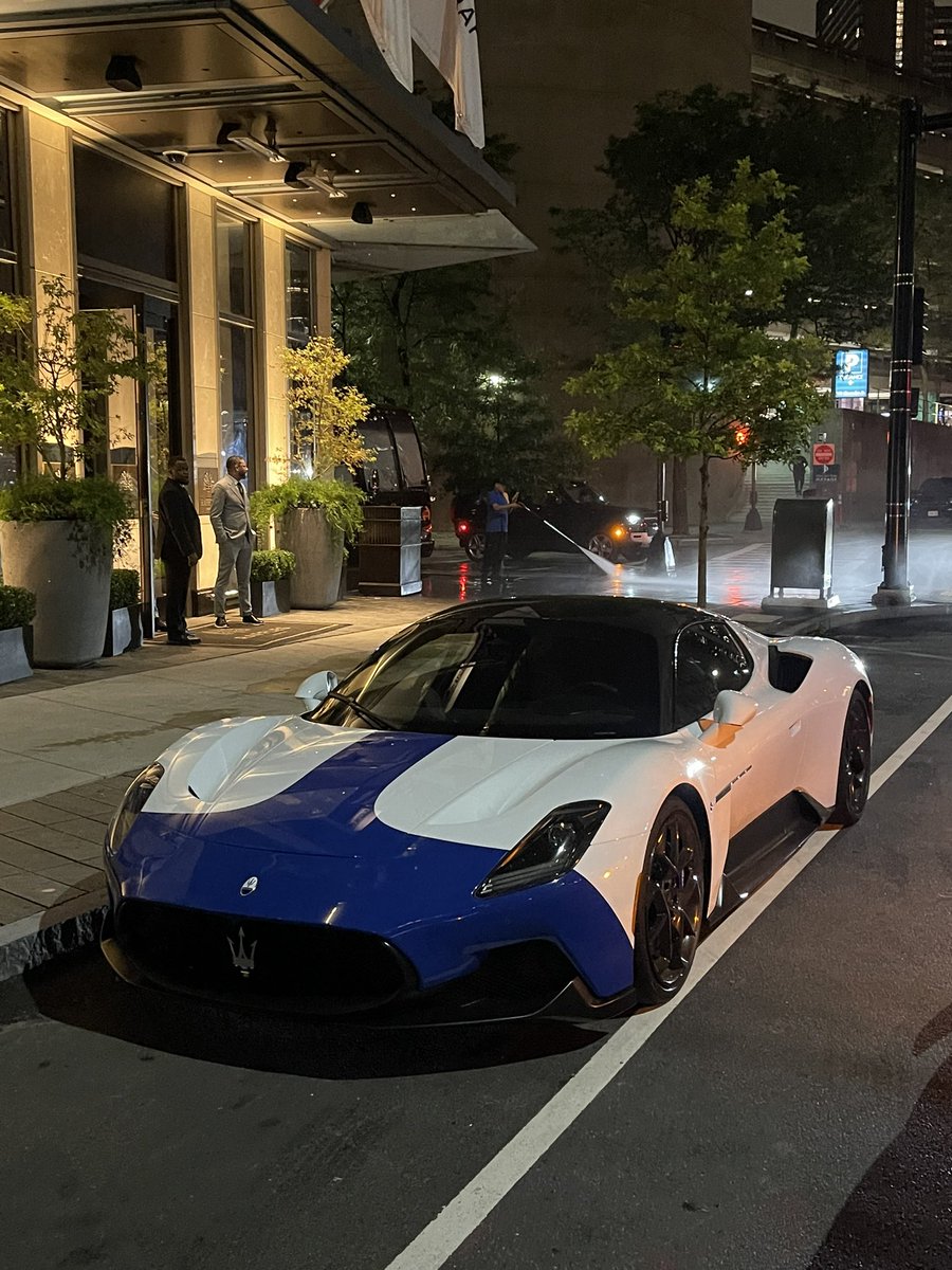 mind u just minutes before i was pulled over next to this looking at it