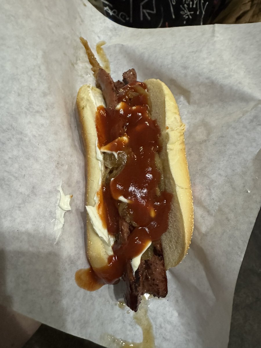 dr_ryan's tweet image. When in Seattle, get that dog in you.