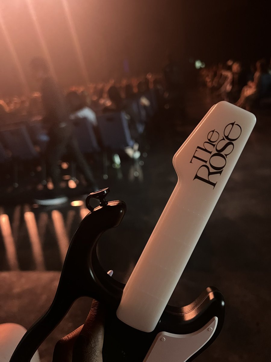 abbyskosmos's tweet photo. 071025 - The Rose Once Upon A WRLD Tour Toronto🌹
They have a special place in my heart & seeing them perform live healed something in me! their music speaks volume about their artistry♥️ until next time!
#OnceUponAWRLD
#OnceUponAWRLDToronto #TheRose #더로즈 #abbventures https://t.co/jcHfOhqkP0
