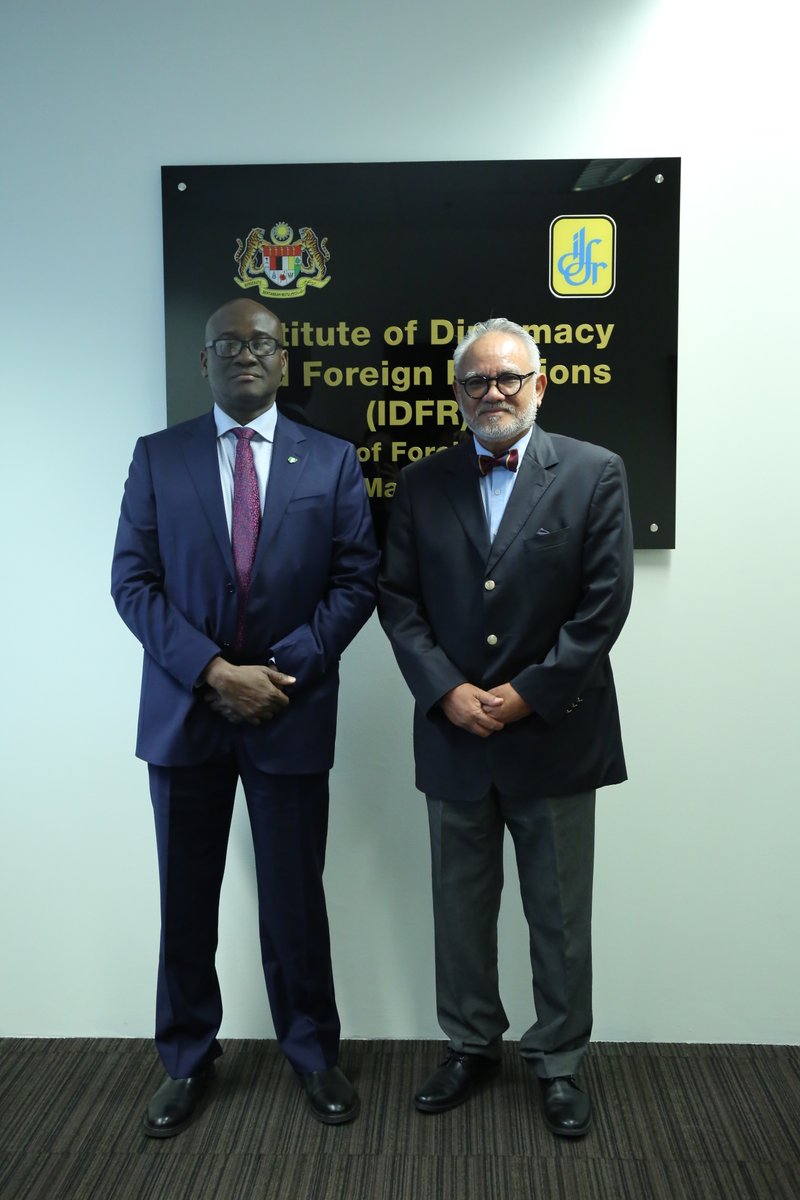 Institute of Diplomacy and Foreign Relations 🇲🇾 (@idfrmalaysia) on Twitter photo Courtesy call by Mr. Danlami Ibrahim, Charge d' Affaires, High Commission of Nigeria in Malaysia on 30 June 2025.
#Malaysia #Nigeria #IDFRMalaysia #WismaPutra #MyASEAN2025 #MYASEANChair2025
<a href="/MalaysiaMFA/">Wisma Putra</a> Courtesy call by Mr. Danlami Ibrahim, Charge d' Affaires, High Commission of Nigeria in Malaysia on 30 June 2025.
#Malaysia #Nigeria #IDFRMalaysia #WismaPutra #MyASEAN2025 #MYASEANChair2025
<a href="/MalaysiaMFA/">Wisma Putra</a>