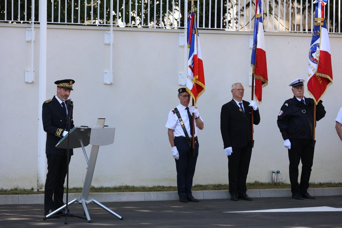 #JournéeDeLaPoliceNationale |➡️ Aux côtés de Frédéric LAISSY, directeur interdépartemental de la Police nationale, Christophe ANTONI, directeur de cabinet du préfet de Meurthe-et-Moselle, a assisté jeudi matin à la cérémonie destinée à saluer l’engagement constant des policiers