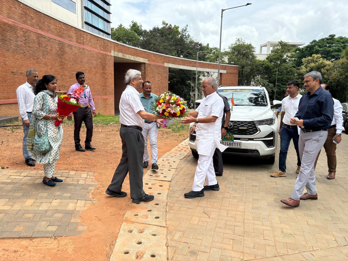 IIScQuanTech's tweet image. 🌟 A Special Visit from Hon’ble Minister 🌟
It was a privilege to welcome Shri N.S Boseraju, Hon’ble Minister for Minor Irrigation, Science &amp;amp; Technology, Government of Karnataka along with Hon’ble MP of Raichur-Yadgir Constituency, Shri G. Kumar Naik, to the QuRP, IISc.