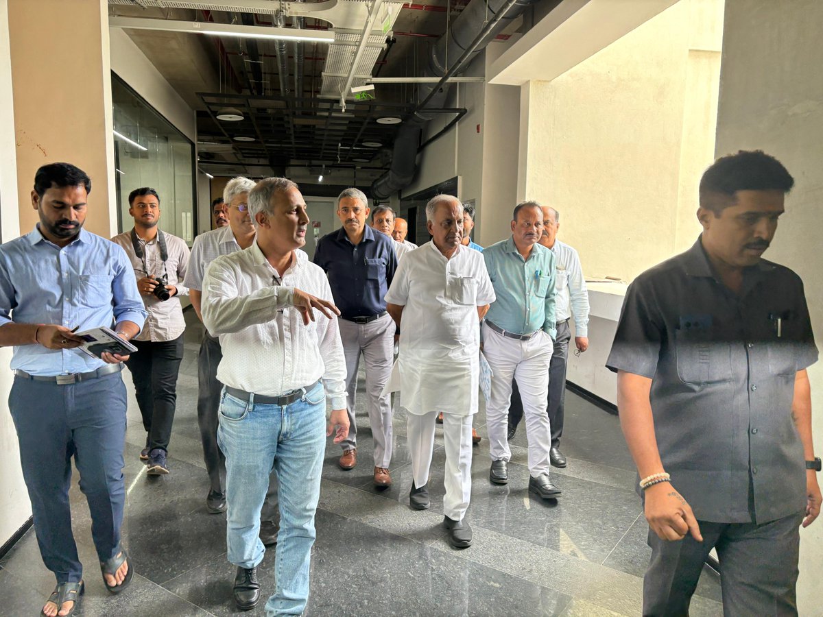 IIScQuanTech's tweet image. 🌟 A Special Visit from Hon’ble Minister 🌟
It was a privilege to welcome Shri N.S Boseraju, Hon’ble Minister for Minor Irrigation, Science &amp;amp; Technology, Government of Karnataka along with Hon’ble MP of Raichur-Yadgir Constituency, Shri G. Kumar Naik, to the QuRP, IISc.