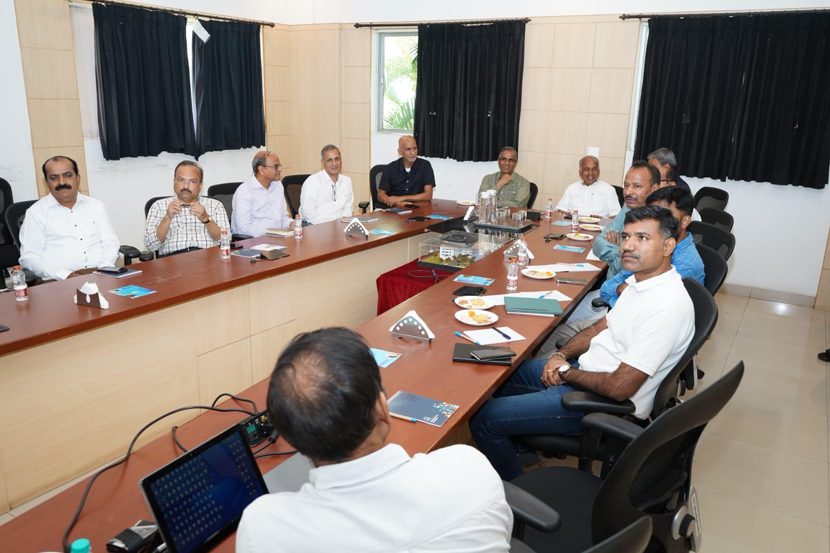 IIScQuanTech's tweet image. 🌟 A Special Visit from Hon’ble Minister 🌟
It was a privilege to welcome Shri N.S Boseraju, Hon’ble Minister for Minor Irrigation, Science &amp;amp; Technology, Government of Karnataka along with Hon’ble MP of Raichur-Yadgir Constituency, Shri G. Kumar Naik, to the QuRP, IISc.