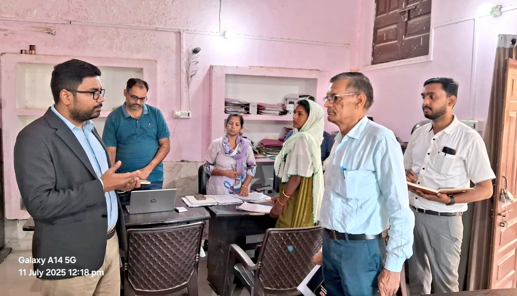 cdoamethi's tweet image. आज दिनांक 11 जुलाई 2025 को खंड विकास अधिकारी कार्यालय-भेटुआ का निरीक्षण किया गया तथा संबंधित अधिकारियों एवं कर्मचारियों को आवश्यक निर्देश भी दिए गए।
