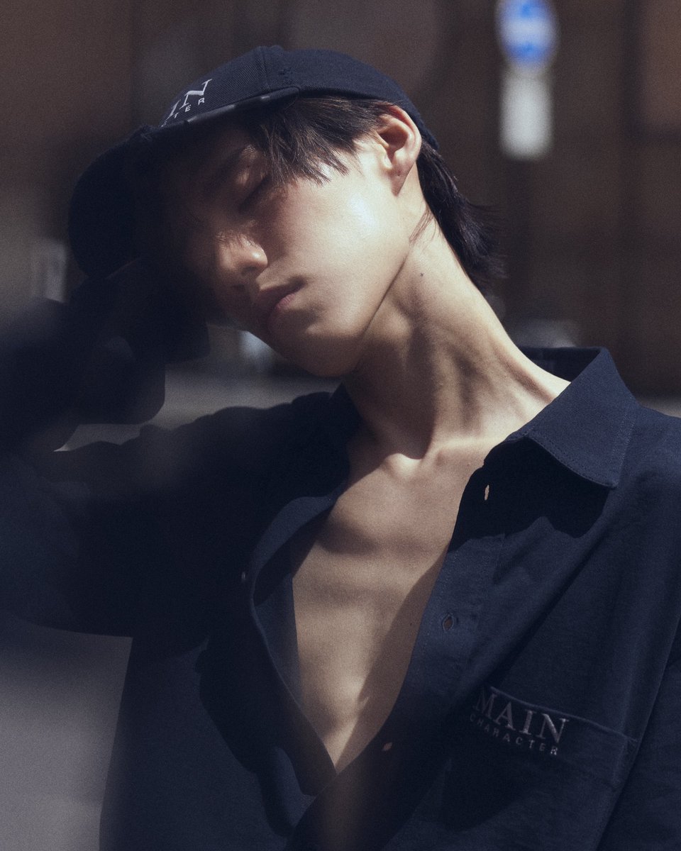 sudsapda's tweet image. ซูมลุคสตรีทสไตล์ #PPKrit แบรนด์แอมบาสเดอร์คนสำคัญของ #Balenciaga ในโททัลลุคจากคอลเล็กชั่นฤดูหนาว 2025 ลุคที่ 25 แมตช์คู่กับกระเป๋ารุ่น Le City East-West
#Balenciaga54thCouturexPPKRIT #BalenciagaxPPKrit #Balenciaga