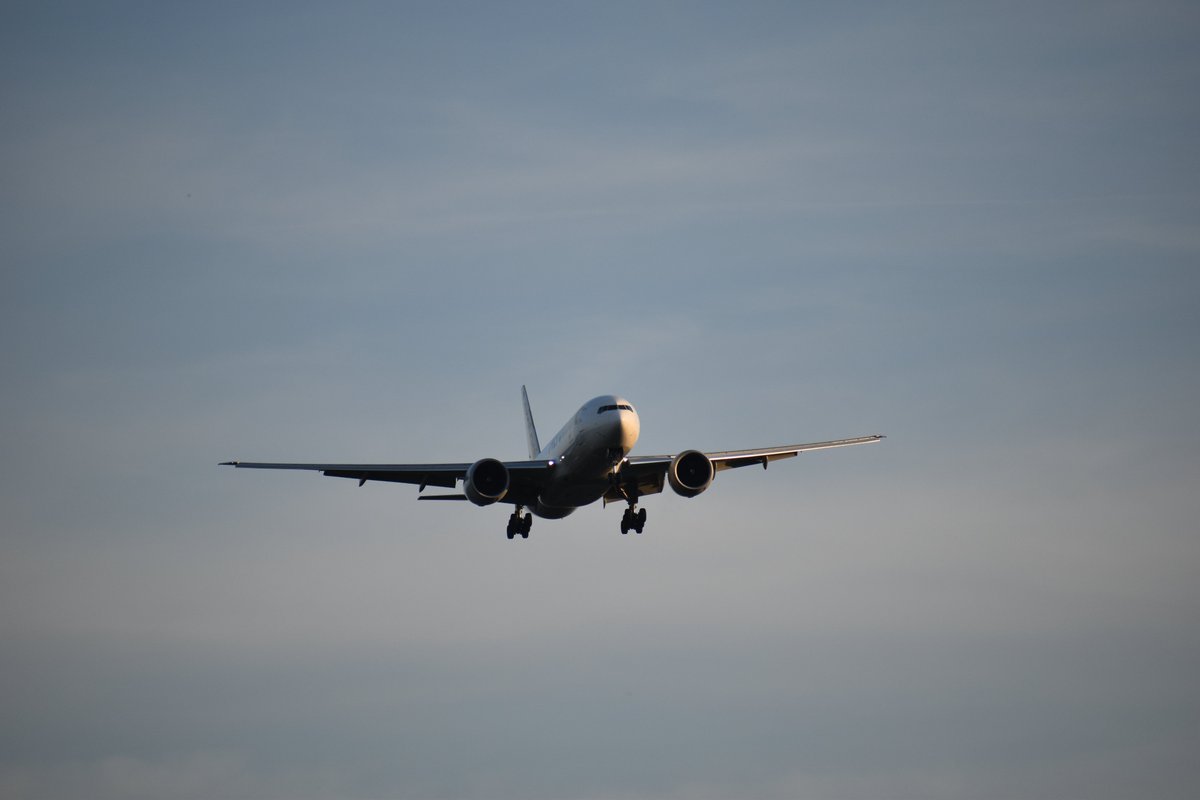 Les travaux sont bien terminés depuis 05h30 mais le schéma 01/07 est maintenu sur base d'une prévision météo qui donnerait à mi-journée une hausse de la vitesse du vent. Normalement on doit revenir au PRS 25 dès que le vent faiblit, ce qui n'est visiblement plus le cas ce matin.