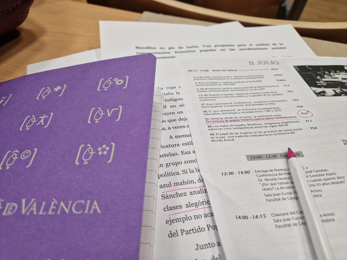 Pilar Mera Costas 🛰️🌊🌍🌙🐨🐳 (@meiga_d_orballo) on Twitter photo Último día del congreso de la <a href="/Ahistcon/">Asociación de Historia Contemporánea</a> en Valencia. Y toca cerrar a lo grande, en la mesa "Historiar desde los armarios" de <a href="/uxi_og/">Uxía OG</a> y <a href="/NunezBargueno/">Natalia Núñez Bargueño</a>, reflexionando sobre mandiles, abuelas, historias y la transmisión del pasado a través de lo material. 😊 Último día del congreso de la <a href="/Ahistcon/">Asociación de Historia Contemporánea</a> en Valencia. Y toca cerrar a lo grande, en la mesa "Historiar desde los armarios" de <a href="/uxi_og/">Uxía OG</a> y <a href="/NunezBargueno/">Natalia Núñez Bargueño</a>, reflexionando sobre mandiles, abuelas, historias y la transmisión del pasado a través de lo material. 😊
