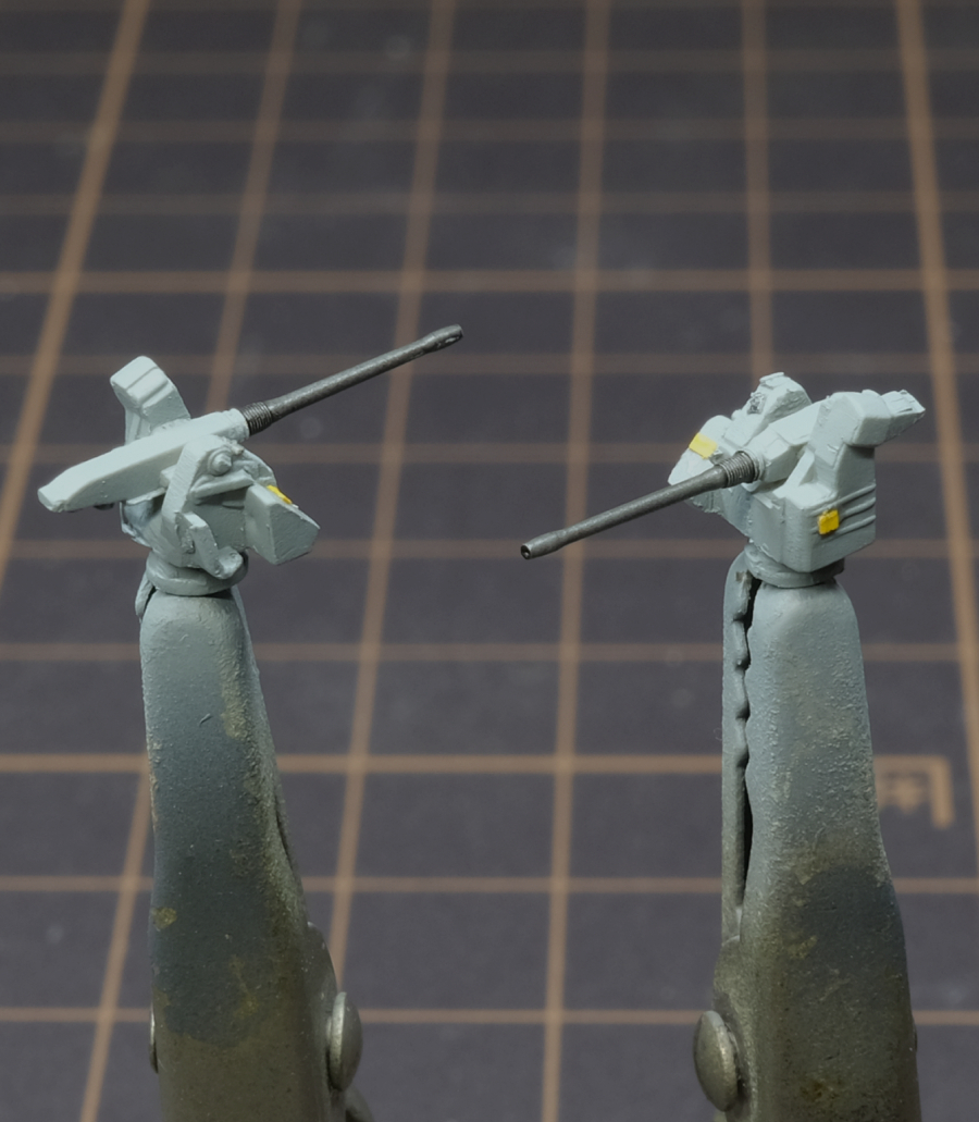 Tobiiro2's tweet image. 仕上げ 3
30mm DS30B Mark1
インフィニの挽物リストではDS30Mの銃身となっていますが、そのマズルブレーキの形とキットの砲架の形状はB型です。
面出し、継ぎ目消し、ぬるい形状をシャープに等丁寧に形を仕上げた以外のディテールアップはしていませんが、注意書きのプレートを3枚付けました。