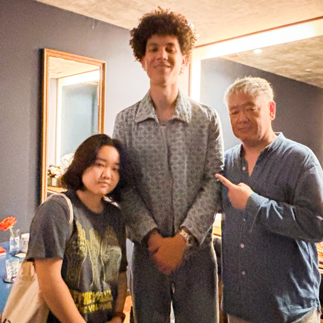 okwow_orono's tweet image. 先週・今週の「Orono says, "#okwow"」は
来日中のギタリスト
Brandon "Taz" Niederauer
ブランドン・"タズ"・ニードラウアー
へのインタビューをお送りしました🎸
7年前、15歳のタズを日本に招聘したオロノパパ
久々の再会に感動もひとしおだったみたいです🥹
タイムフリーで是非
#金曜ボイスログ