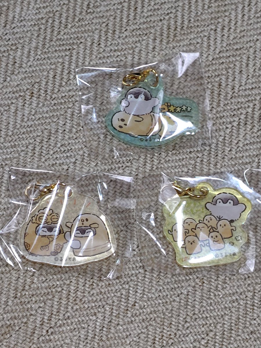 ガチャも3回やってきた。はにわで飛んでいるコウペンちゃんが特に好きだったから自引き出来て嬉しい🥰