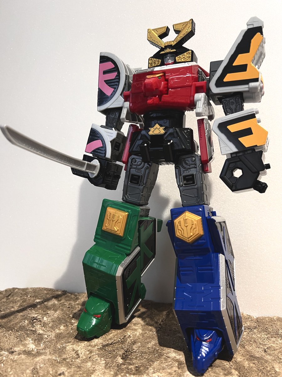 bandai_sentai's tweet image. 「俺、余ってるだろ!」
バランス取って積み上げると...
まさかの"おでん合体"!?
「DXROBO UNIVERSE シンケンオー」
「アクションヒーロー シンケンレッド」
絶賛発売中!
toy.bandai.co.jp/series/sentai/…
#シンケンジャー #ゴジュウジャー