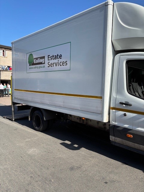 🚨 On Tues 8th July 25, we joined forces with <a href="/EalingCouncil/">Ealing Council</a>’s Safer Communities &amp; Estates Services to clear out the Havelock Estate &amp; removing 20 abandoned vehicles, making the area safer for all. 👏💪#SaferStreets #NorwoodGreen #CommunityFirst #TeamWork #HavelockCleanUp