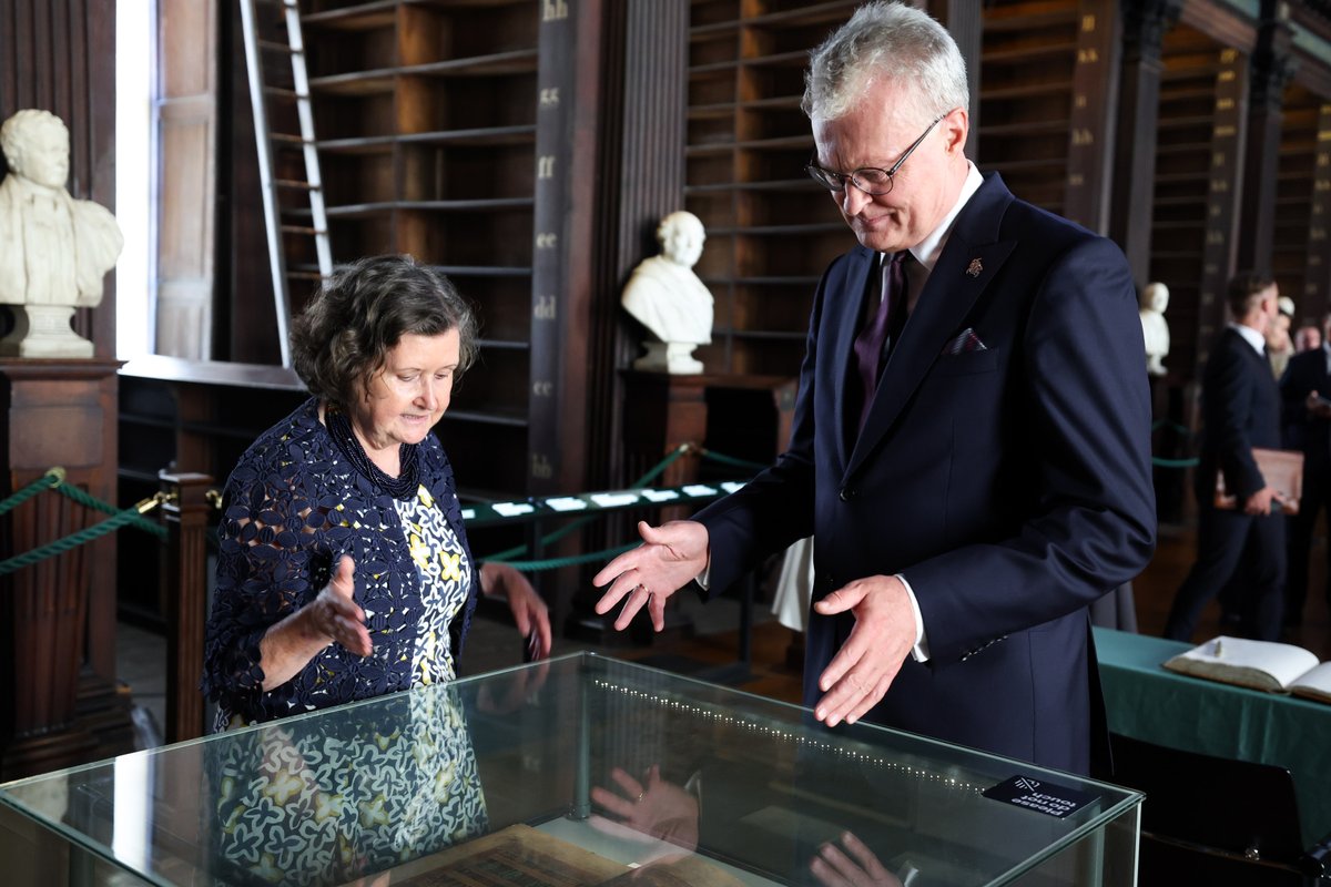tcddublin's tweet image. A warm welcome to President Gitanas Nausėda and First Lady Diana Nausėdienė of Lithuania who visited Trinity yesterday to view the Book of Kells, one of Ireland's greatest cultural treasures. Read more: tcd.ie/news_events/ar…
#TrinityCollegeDublin