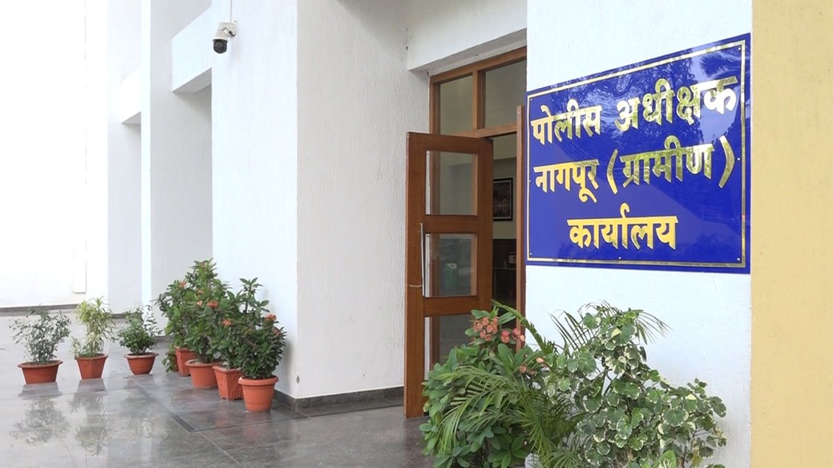 नागपूर ग्रामीण विभागातील १३ कर्मचारी निलंबित; कर्तव्यावरील हलगर्जीपणासह अनुपस्थितीमुळे कारवाई nagpurtoday.in/13-employees-o…