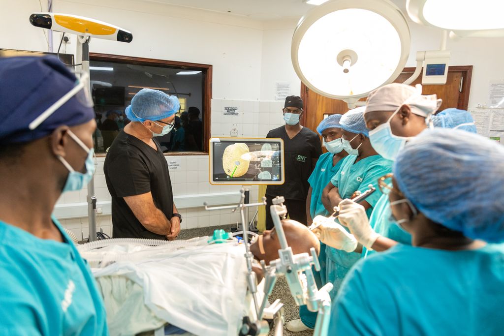 CUREuganda's tweet image. At CURE, we’re always looking for ways to equip our medical staff with the latest technology so our patients can have the best outcomes. CURE Uganda recently became the first hospital in the country to have a Brainlab Neuro Navigation System.
Read more: uganda.cure.org/news/cure-ugan…