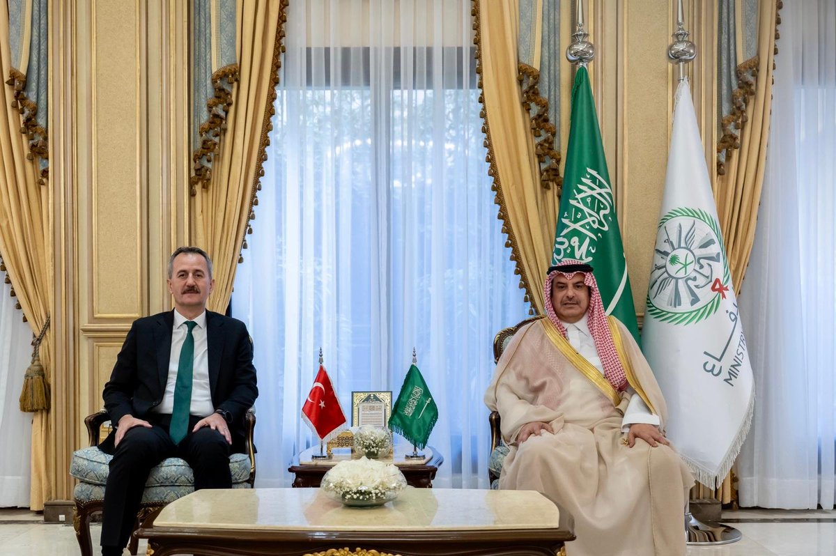 📍Riyad 

Başkanımız Prof. Dr. Haluk Görgün, Suudi Arabistan Savunma Bakan Yardımcısı Sayın Talal Bin Abdullah Bin Turki Al Otaibi ile bir araya geldi.

Görüşmede; Türkiye ve Suudi Arabistan arasında savunma sanayi ve ARGE alanlarinda iş birliğinin güçlendirilmesi ile bölgesel