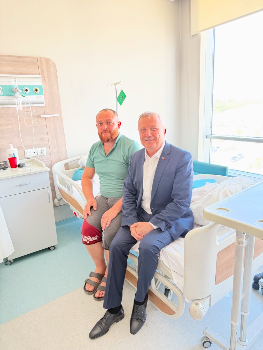 Ömer Başer kardeşim ileri tetkik ve tedavi için geldi. Tedavi gördüğü hastanede ziyaret ettik. Tedavi süreci hakkında bilgi aldık, moral verdik. Allah şifa versin, sağlıklı ömür diliyorum. #öncesağlık #önceinsan