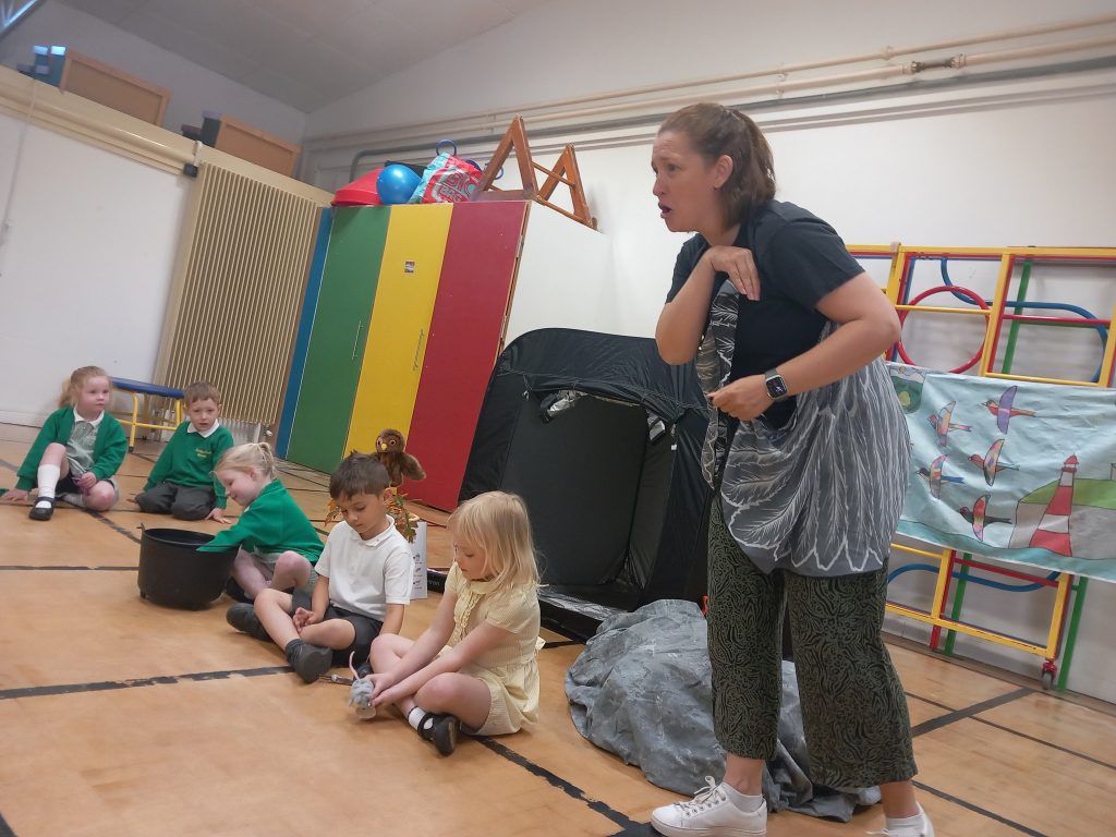 h2htheatre's tweet image. ✨ Story Magic for EYFS ✨

EYFS children at Pashley Down Infant School in Sussex had a truly fantastic time during a special visit from one of our storytellers.

To book a workshop or panto for your school or community contact us bookings@h2hsensorytheatre.com

#EYFSFun