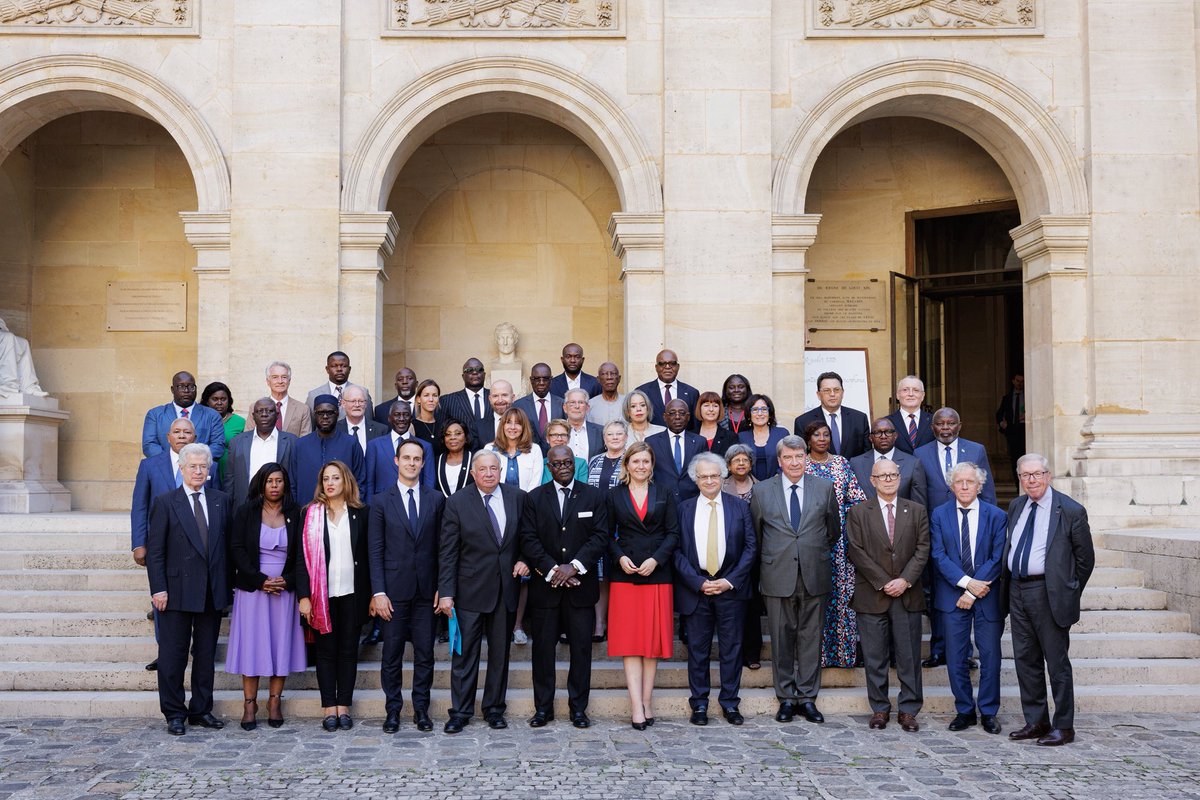 🇫🇷Il était une fois l’histoire d’une langue qui était promise à un destin exceptionnel … Le #français n’est pas un patois. Il n’est pas non plus un « créole », il est de toute pièce forgée. Le français fait communauté, il fait #francophonie !

<a href="/APFfrancophonie/">APF. Francophonie</a> <a href="/InstitutFrance/">Institut de France</a>