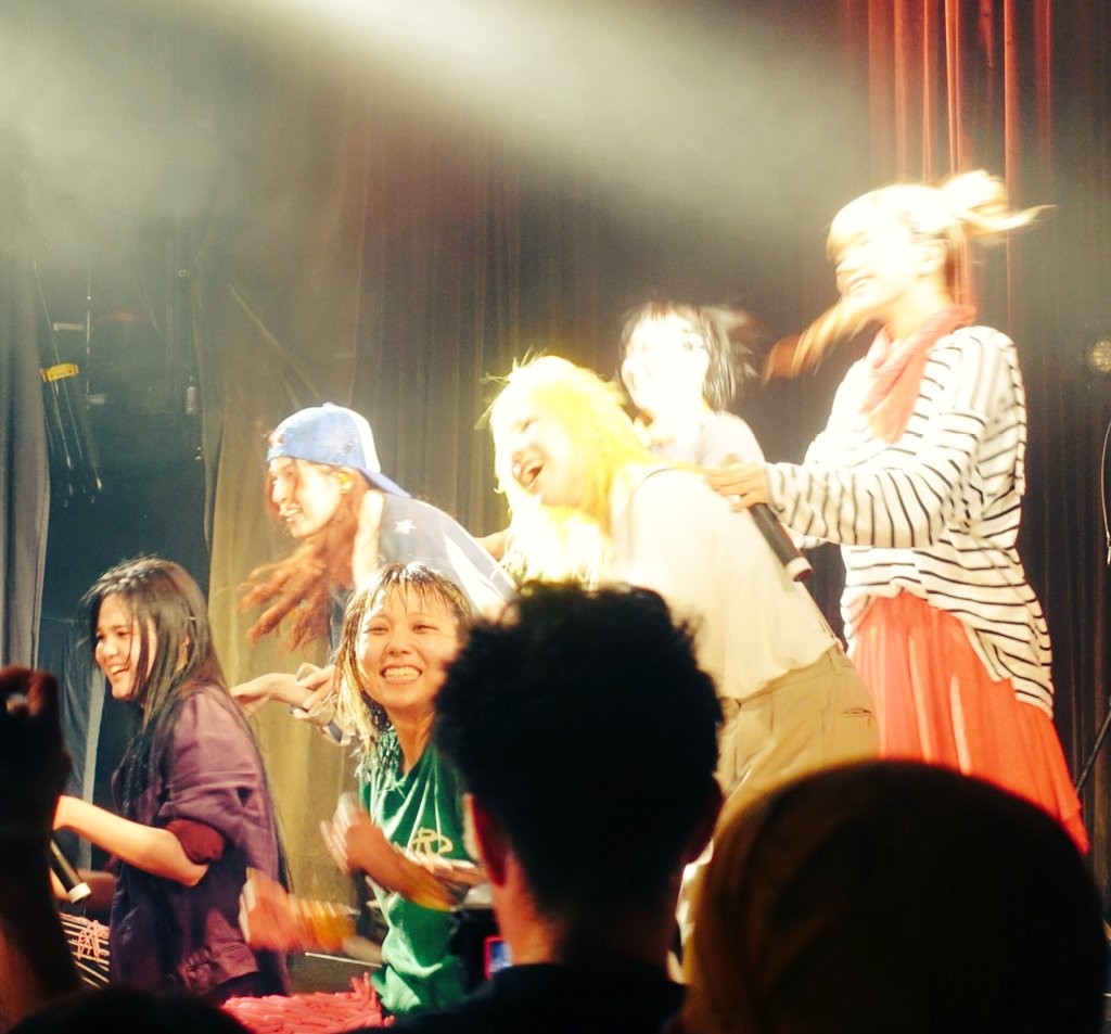 yokosuka22's tweet image. 本編ラストはおれたちの&quot;LINK EMOTION&quot;。みんな滅茶苦茶いい笑顔だったし、いいセトリでいいライブだったから、次のツアー滅茶苦茶楽しくなるんだろうし、いい夏になりそうだな、そんな事を思いました。

#PIGGS渋谷 #PIGGS浴衣 #BBS5 #BOOBOOSTAR