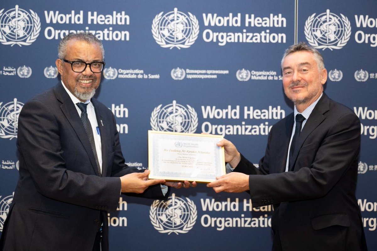 Honoured to receive a certificate of appreciation on behalf of Prime Minister of Greece, Mr.Kyriakos Mitsotakis, recognising his leadership in advocating for a global, legally binding instrument on health emergencies. Grateful to #WHO DG Dr Tedros for this acknowledgment
#Greece