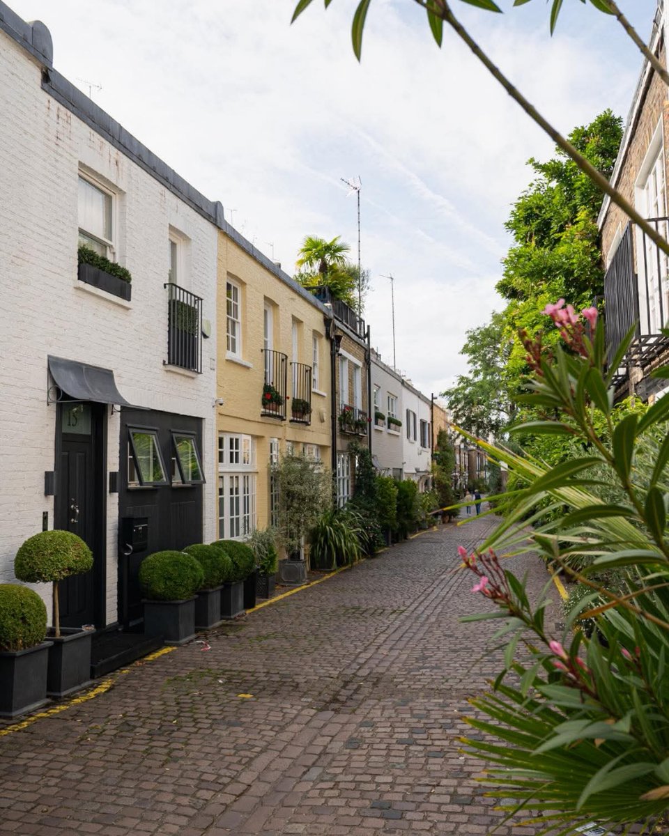Kynance Mews, London 💚
 #driverphotos #lovemycountry #landmark #transport #chilled #frozen #temperature #controlled #refrigerated #couriers