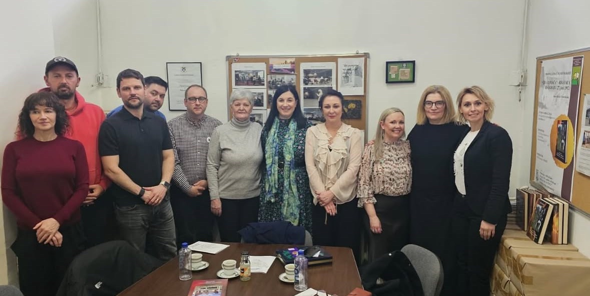 PFOKane's tweet image. As the world marks 30 years since the Bosnian genocide we remember and we resolve for a better future with those who survived. Thank you to @BeyondSreb for all the work you do. I was honoured to travel to Bosnia-Herzegovina with you earlier this year to learn and encounter.