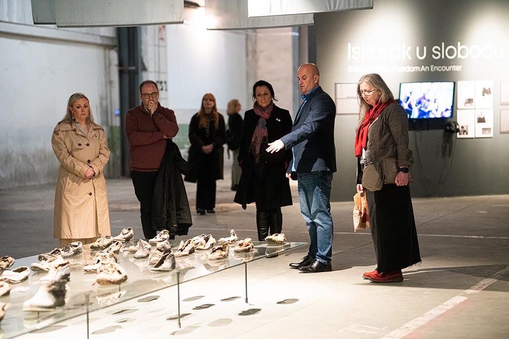 PFOKane's tweet image. As the world marks 30 years since the Bosnian genocide we remember and we resolve for a better future with those who survived. Thank you to @BeyondSreb for all the work you do. I was honoured to travel to Bosnia-Herzegovina with you earlier this year to learn and encounter.