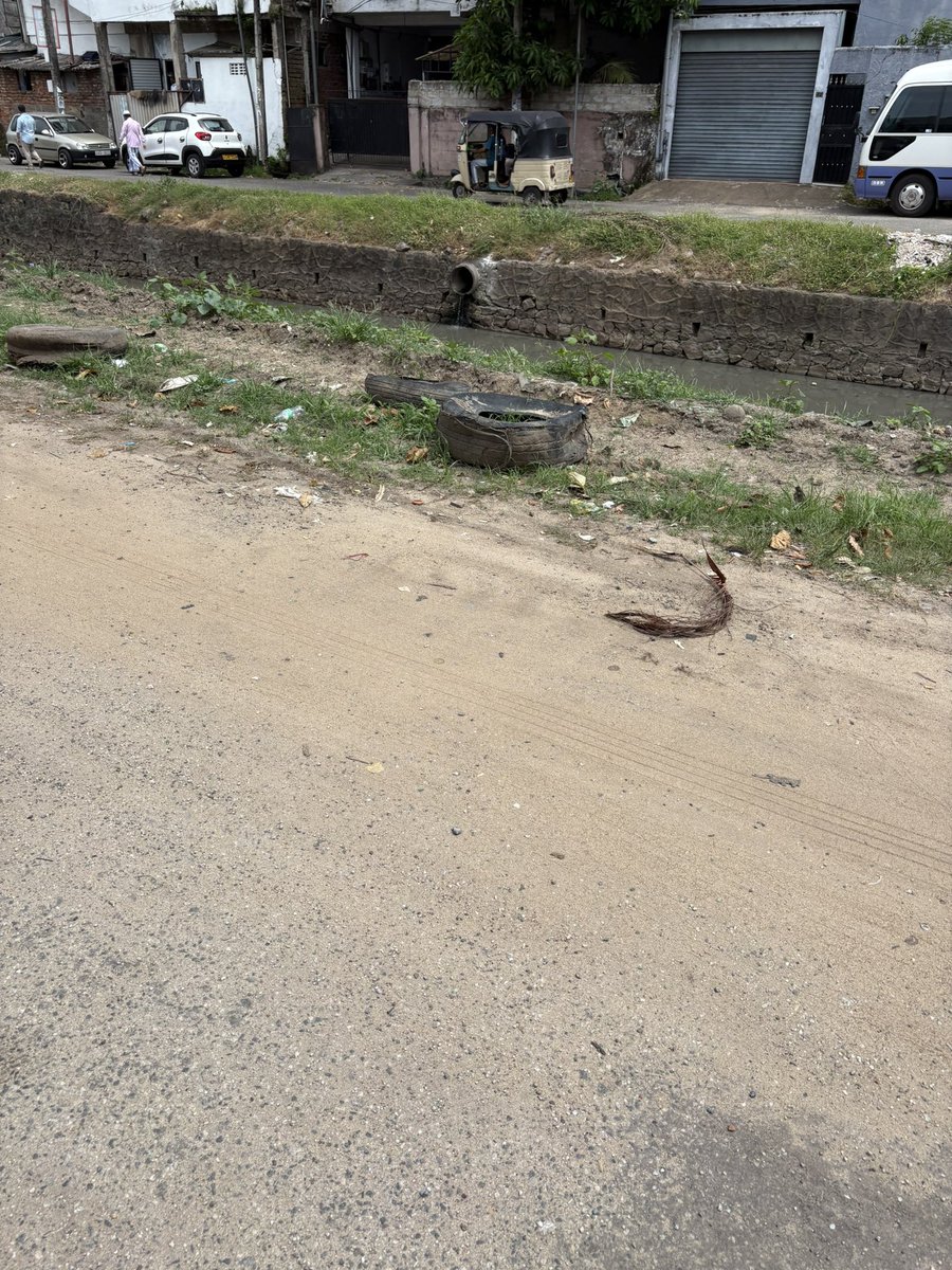 misnadhaque's tweet image. About 3 weeks after the cleanup in Kalubowila, the board area is clear, but look where the shanties moved their junk… further up hidden by vehicles. This mentality is why the country won’t improve despite any form of taxation. Dengue? Rat fever? Chikungunya?