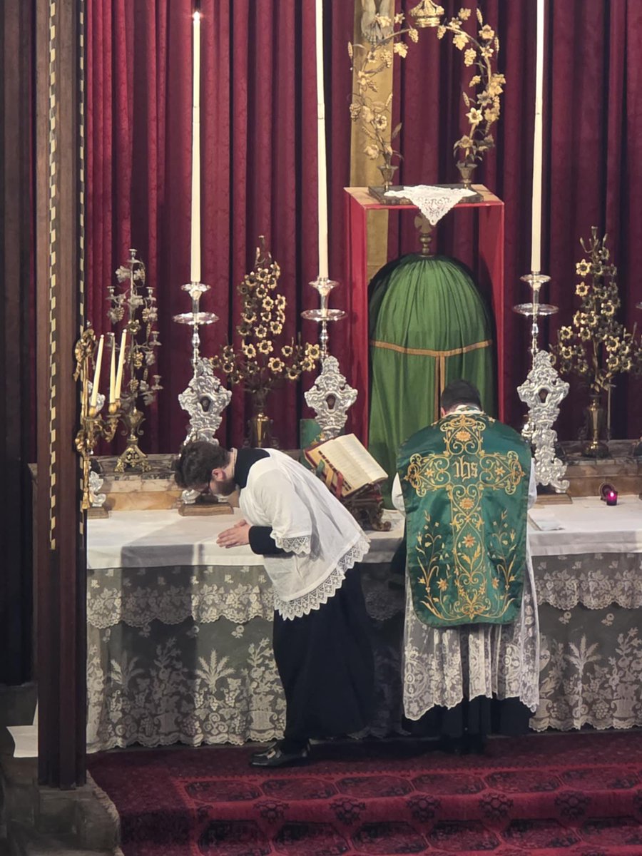 Whilst we had a glimpse of Green last Sunday this will be banished this weekend as we keep our Patronal Festival! 
Friday 11th July 
5pm Vigil Mass of S. Silas
7.30pm Solemn 1st Vespers, Procession of the Relic and Benediction 
Saturday 12th July
3pm Solemn Mass 
6pm Benediction