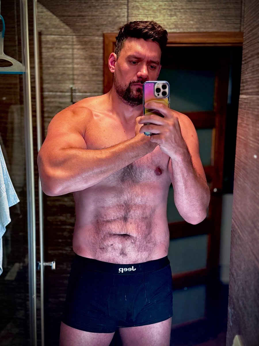 onlyfans.com/valentexltall 
justfor.fans/Valentexltall

Year of changes and new begginings 💪🏻