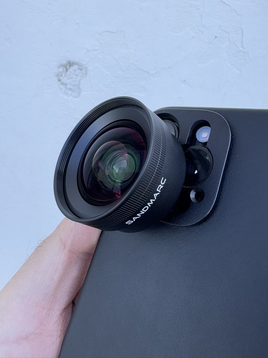 MikyAncona's tweet photo. 📸 Eleganza in pelle e potenza creativa in tasca: la Sandmarc Pro Leather Case per iPhone 16 Pro Max trasforma lo smartphone in una vera camera professionale.
#Sandmarc #SandmarcCase #iPhone16ProMax #mikyancona #mikyanconatech
@sandmarc
https://t.co/qrO4ZWYmMh https://t.co/41GaWUmoBK
