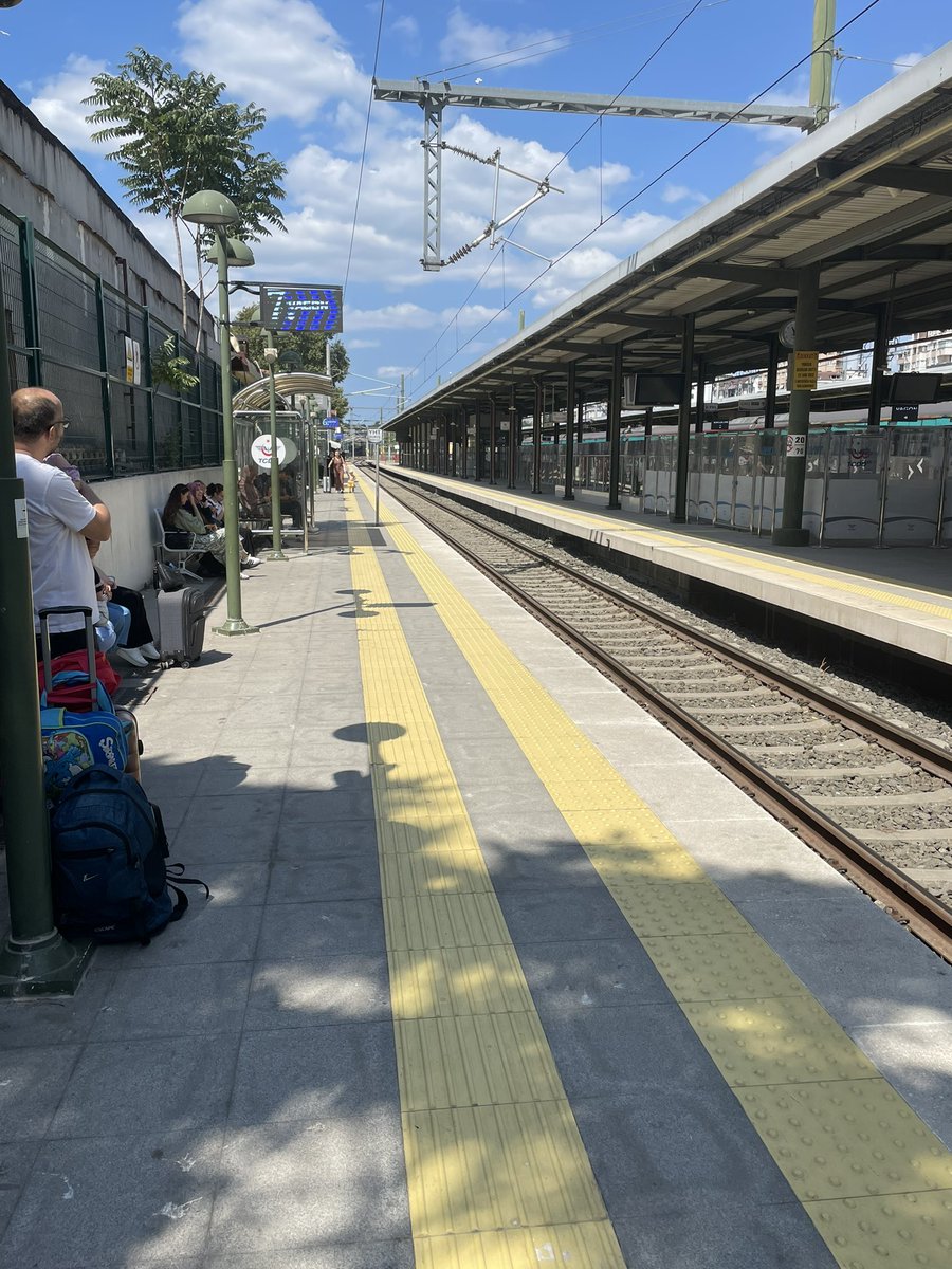 kemalbagra's tweet photo. Ankara’ya hızlı tren ile gitmekte varmış https://t.co/uTfgEah7N4