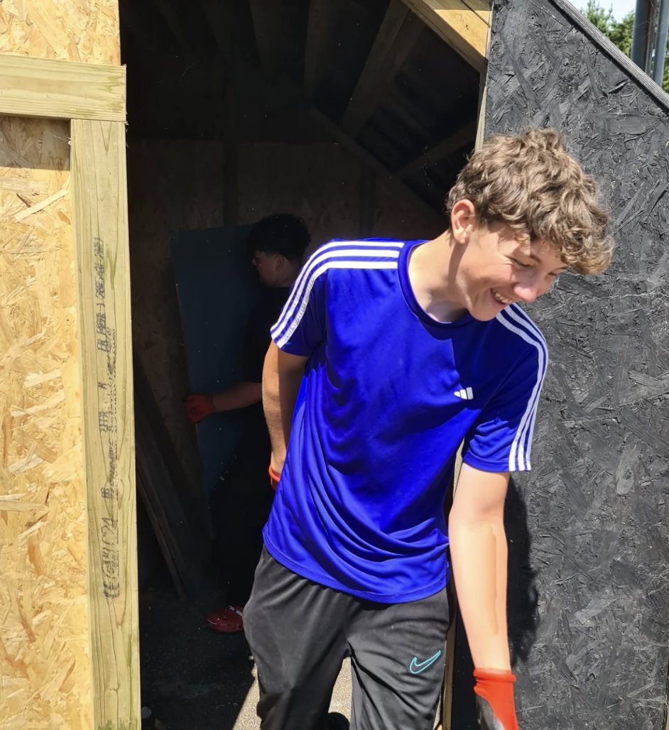 DorsetComFnd's tweet image. Funding from our Neighbourhood Fund meant The Front Skatepark in #Weymouth could offer 24 young people work experience to sharpen their workplace skills and add some weight to their CVs. Last week it was Ethan and Harvey&apos;s turn and it looks like they put quite a shift in. 💪