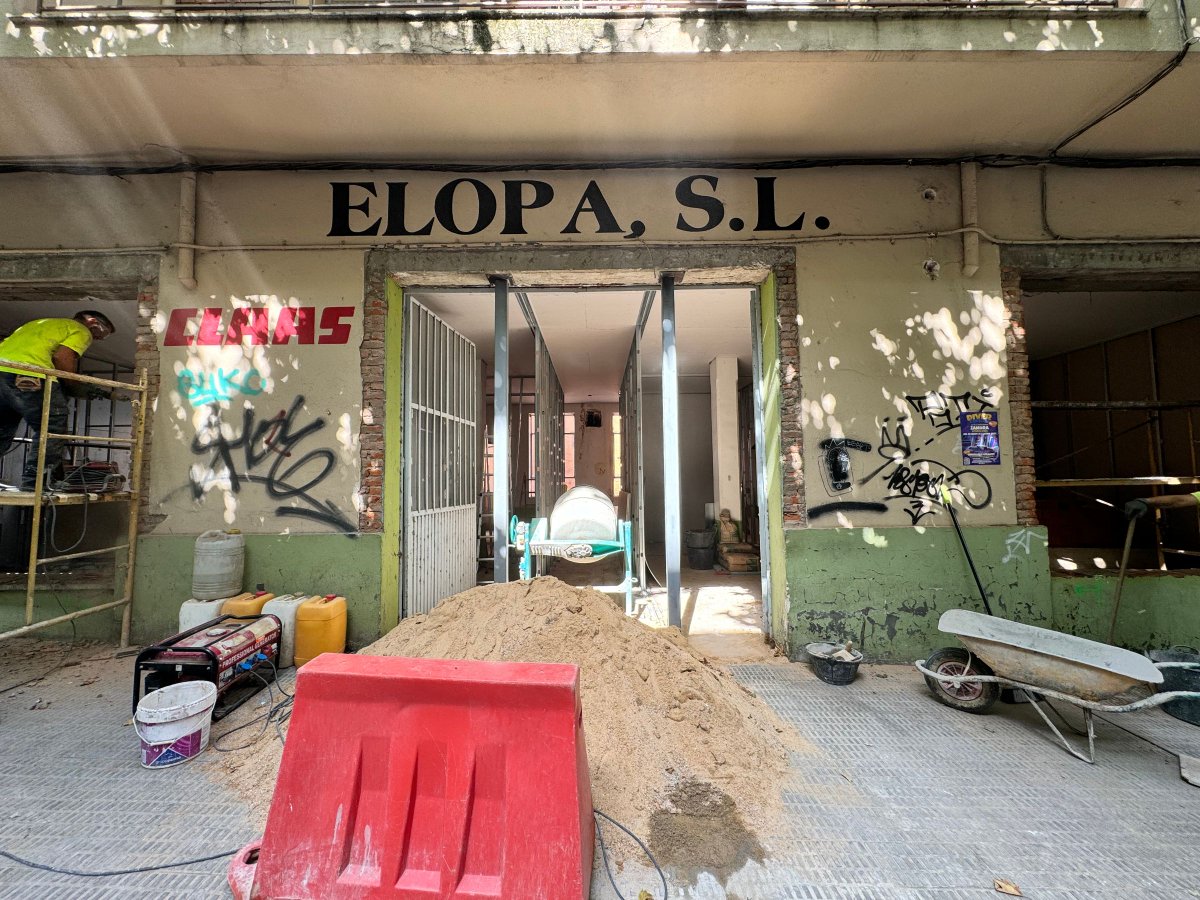 #ZamoraPatrimonioGráfico Rescate del rótulo de la casa alemana de maquinaria agrícola Claas en Elopa S.L. (Avda. Víctor Gallego, #Zamora). Gracias a Carretero Construcciones.

🔗 zamorateca.com/patrimonio-gra…