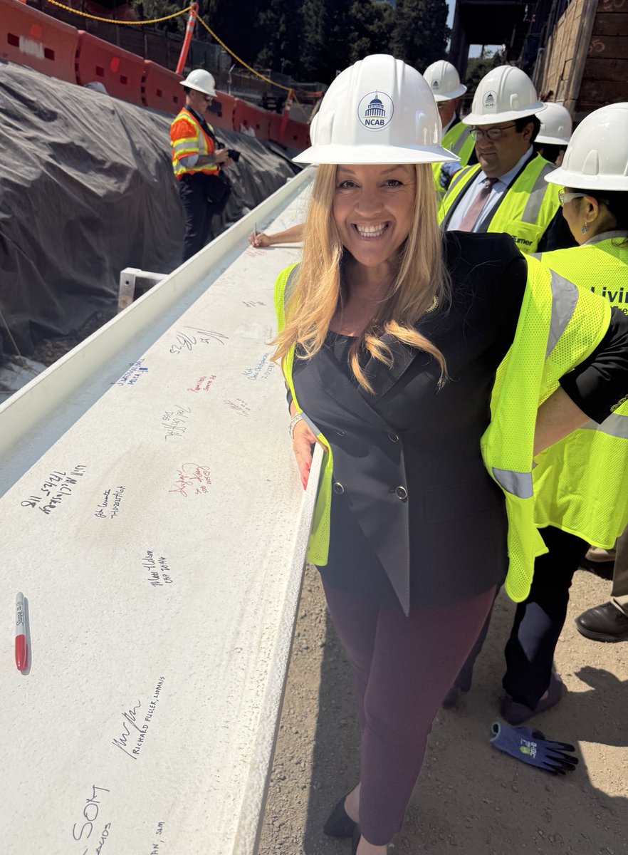 SenatorAshby's tweet image. Such an honor to join my California State Senate colleagues today as we signed the final beam going into the Capitol Annex building.
Photo credit: @SenStricklandCA
#California #Sacramento #SD8