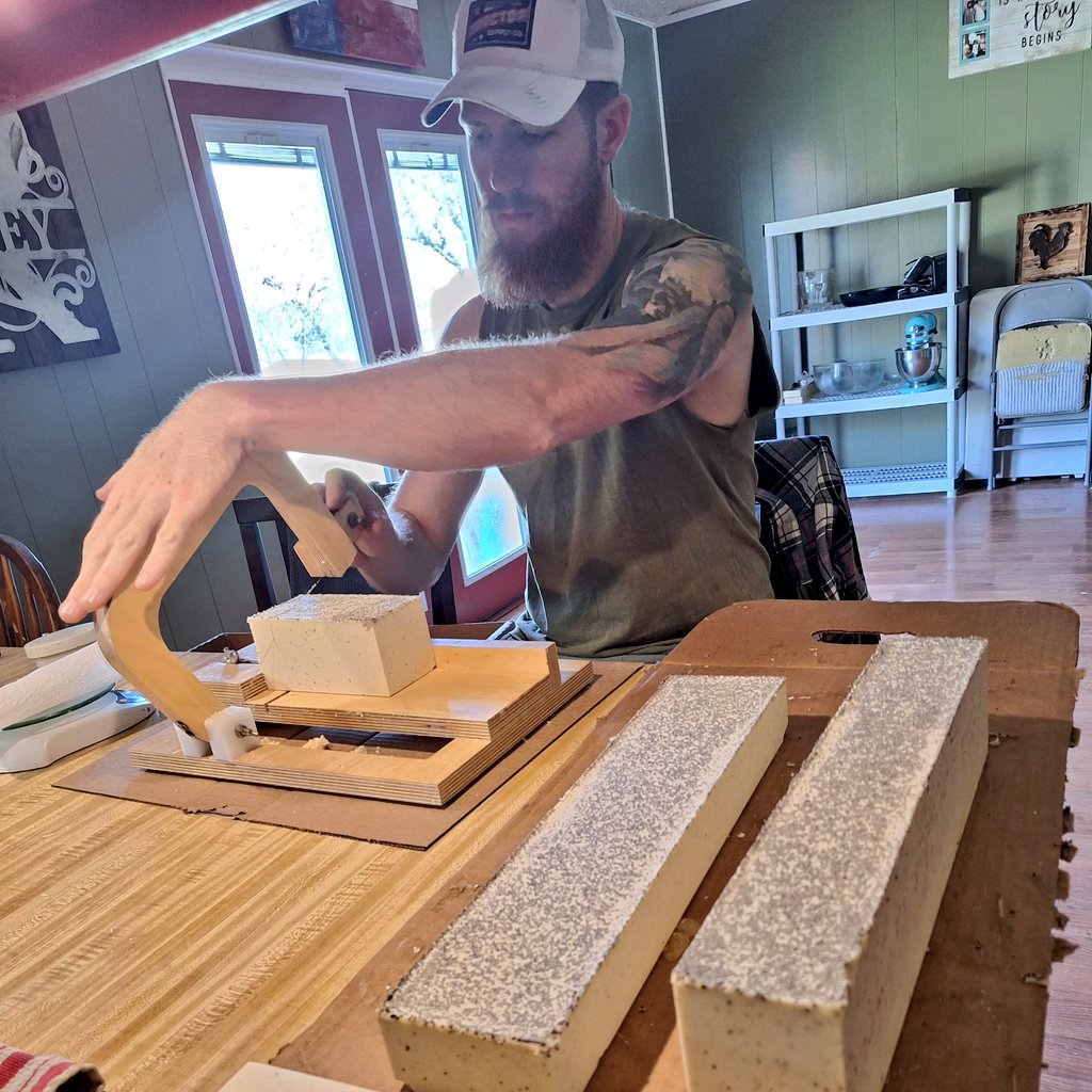 FAFOFarmsTX's tweet image. Gotten some messages asking how you can buy our soaps. Link posted below. Thank y'all. People whove supported our small business has always meant so much, but now more than ever. We're normally the ones who serve, not the ones receiving. 🐐🥛🧼✨️
fafofarmstx.com/soaps