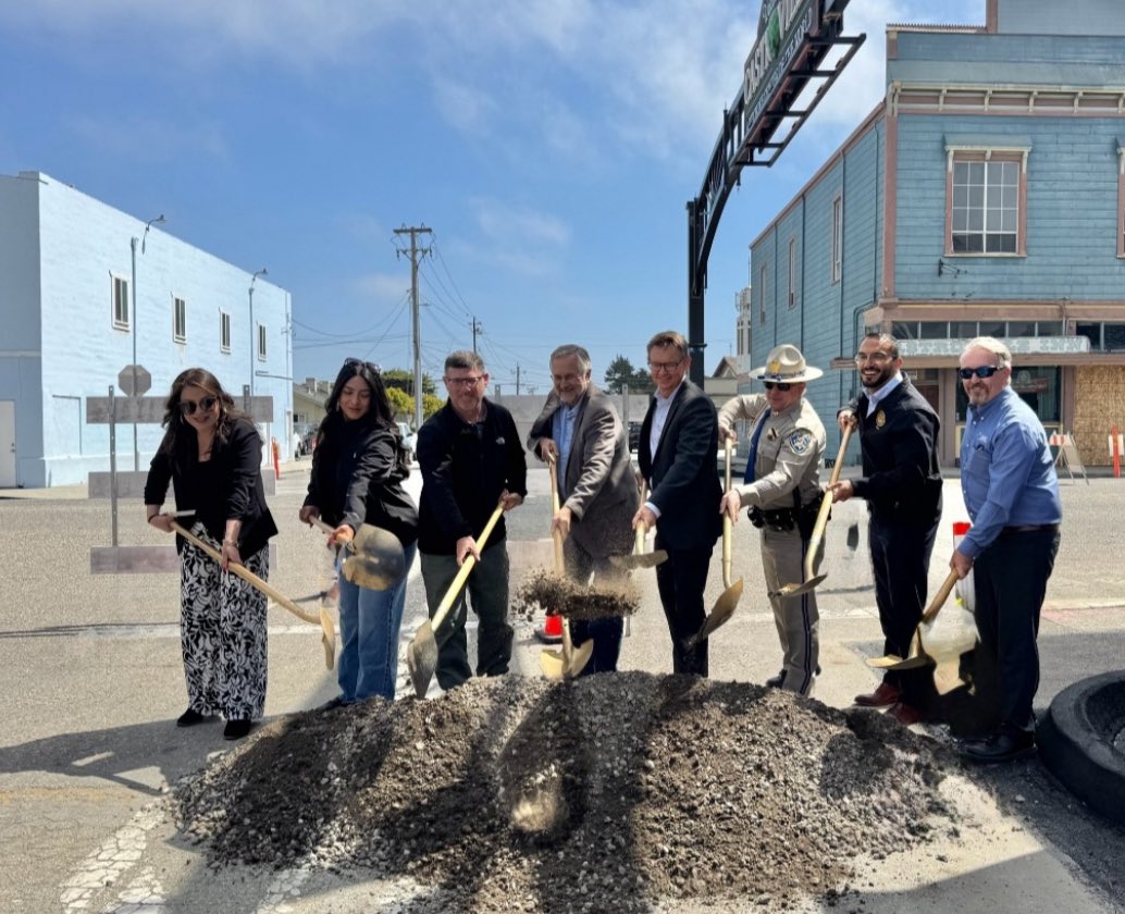 CaltransD5's tweet image. A great day in the town of Castroville where we held a ribbon cutting this morning for the new Castroville Arch Sign and a groundbreaking for the State Route 183 (Merritt Street) Rehabilitation Project. A large group gathered to hear from local community leaders.
@CaltransHQ