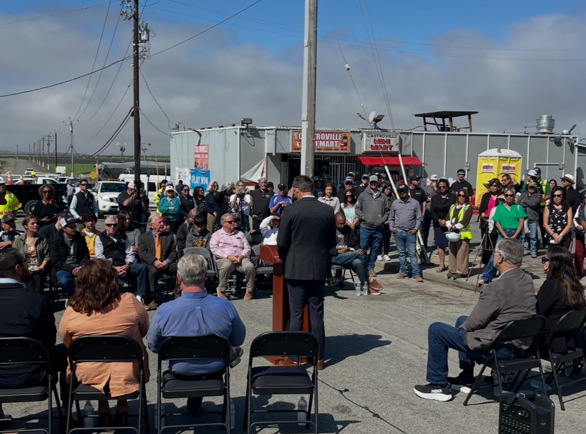 CaltransD5's tweet image. A great day in the town of Castroville where we held a ribbon cutting this morning for the new Castroville Arch Sign and a groundbreaking for the State Route 183 (Merritt Street) Rehabilitation Project. A large group gathered to hear from local community leaders.
@CaltransHQ