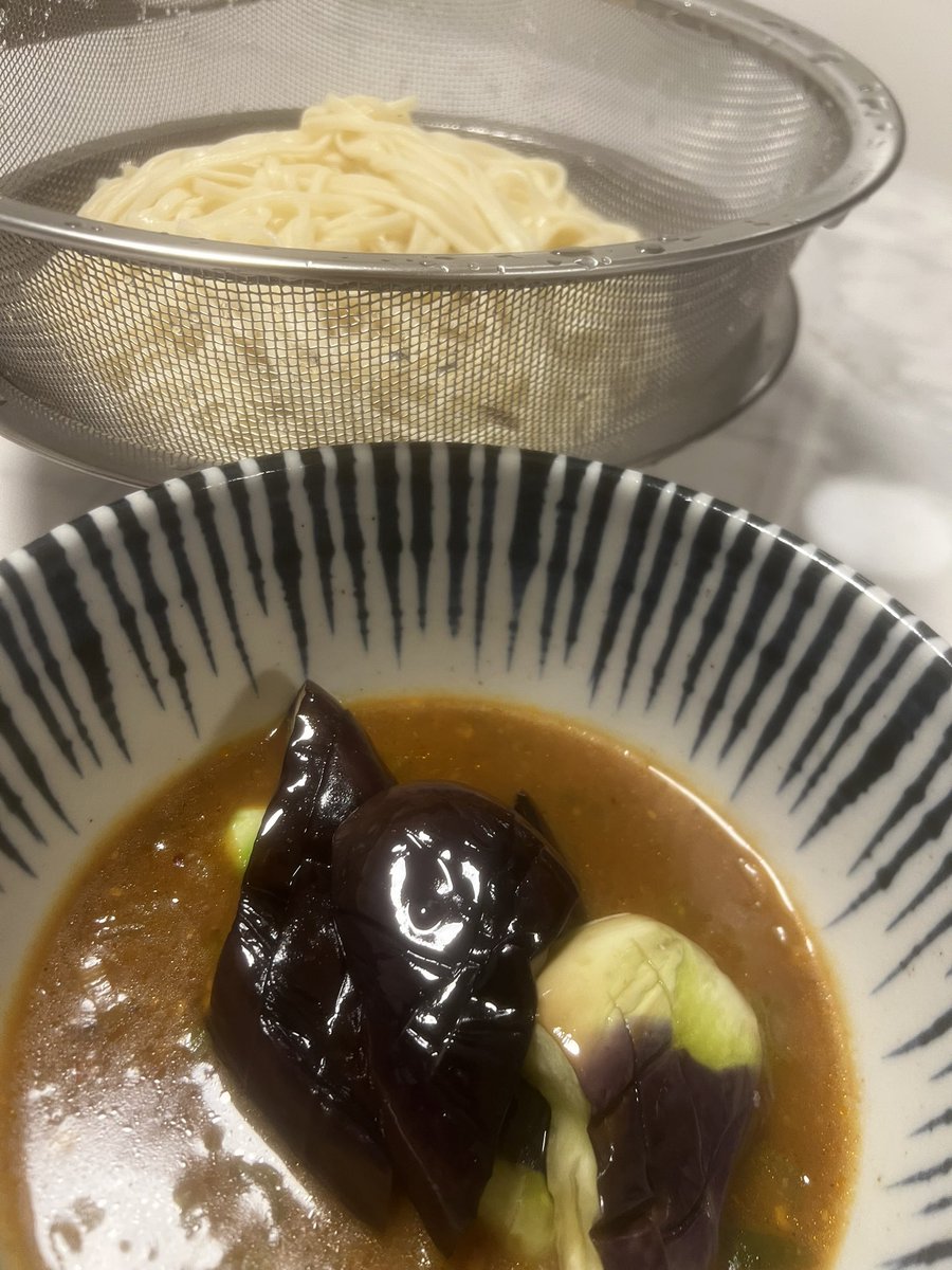 sumage127's tweet image. こんにちは🌥️ 28°

カレーうどん&amp;amp;レモンケーキ🍋

いただきます🙏
#Jimmy’s  
#レモンケーキ