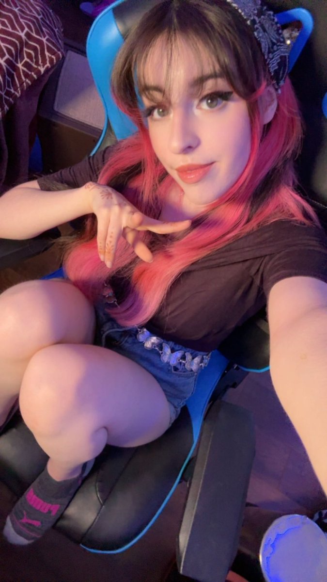 Me, you, matcha, rivals! 

twitch.tv/kathereal