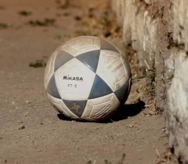 Sólo aquellos que tengan ya una edad recordarán que significaba jugar con este balón. ⚽💥